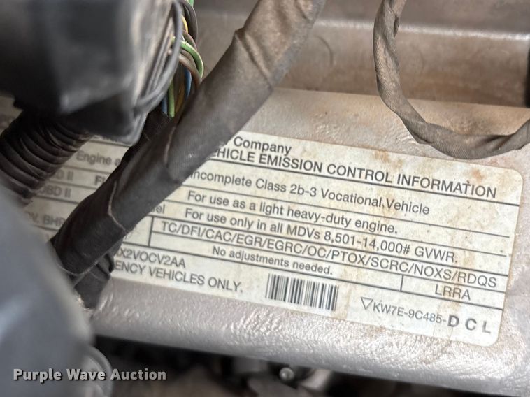 image for item EU0449 2019 Ford F350 Super Duty pickup truck cab and chassis