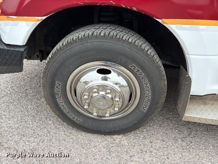 image for item EU0449 2019 Ford F350 Super Duty pickup truck cab and chassis