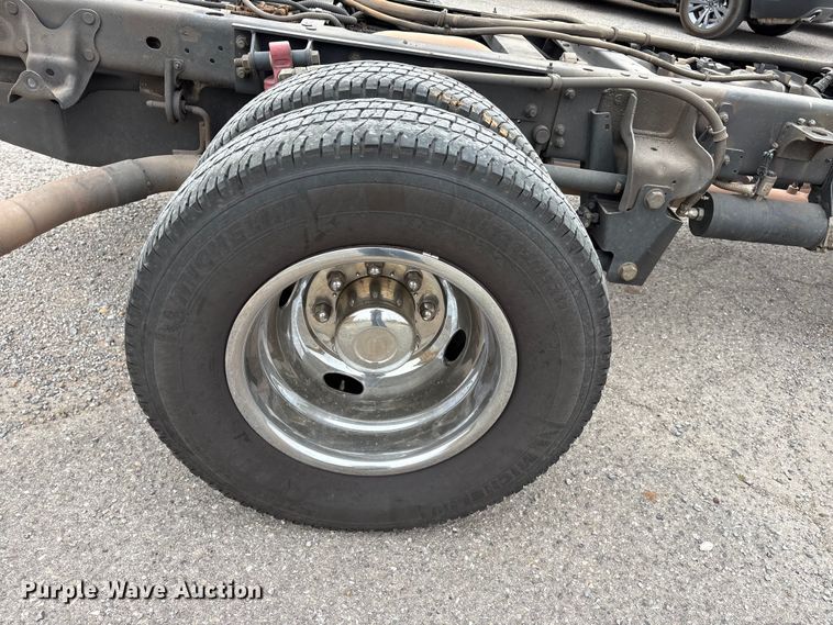 image for item EU0449 2019 Ford F350 Super Duty pickup truck cab and chassis