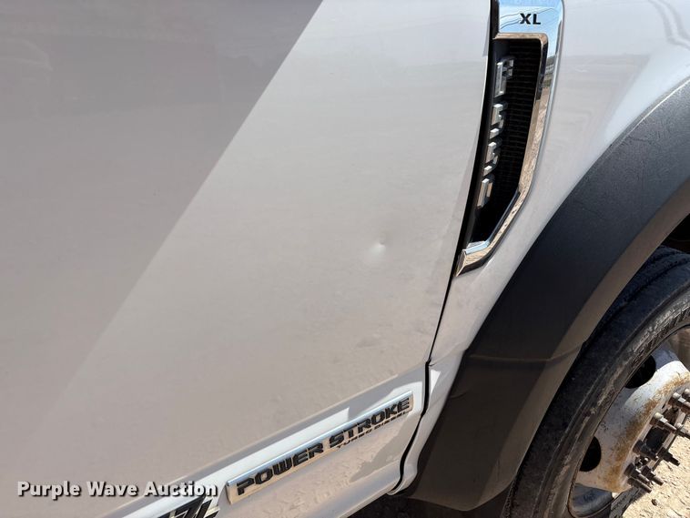 image for item EU4961 2017 Ford F550 crew cab winch truck