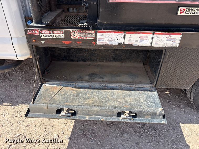 image for item EU4961 2017 Ford F550 crew cab winch truck