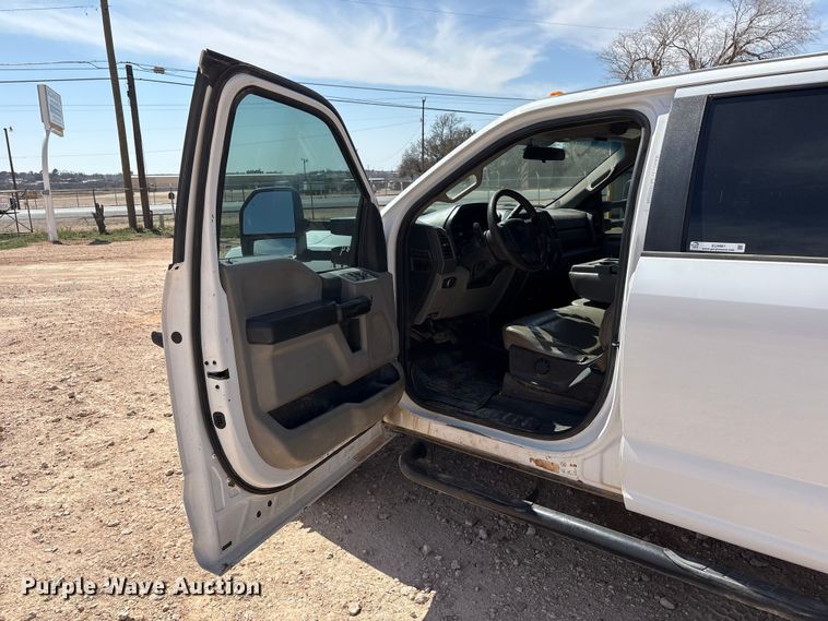 image for item EU4961 2017 Ford F550 crew cab winch truck