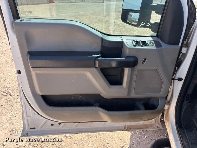 image for item EU4961 2017 Ford F550 crew cab winch truck