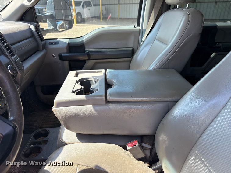 image for item EU4961 2017 Ford F550 crew cab winch truck