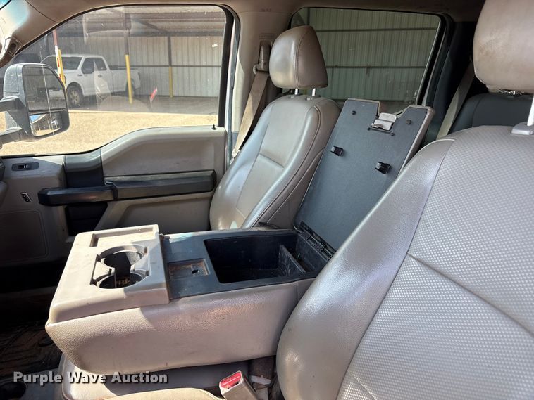 image for item EU4961 2017 Ford F550 crew cab winch truck