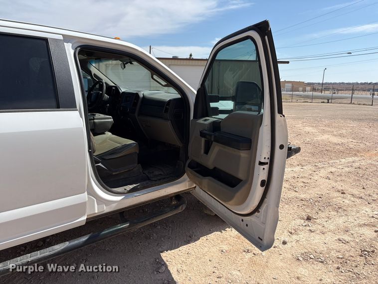 image for item EU4961 2017 Ford F550 crew cab winch truck