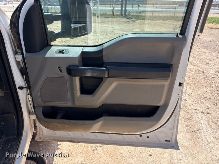 image for item EU4961 2017 Ford F550 crew cab winch truck