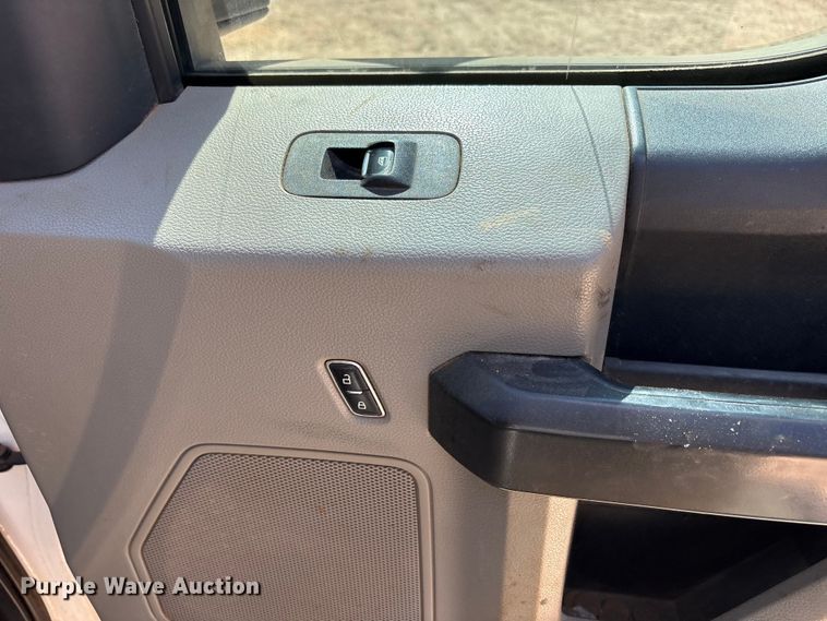 image for item EU4961 2017 Ford F550 crew cab winch truck