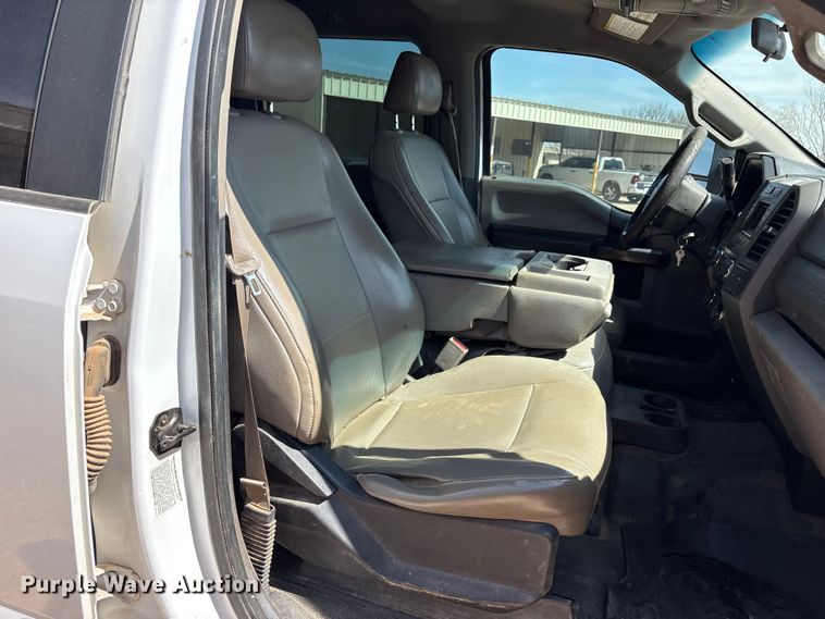 image for item EU4961 2017 Ford F550 crew cab winch truck