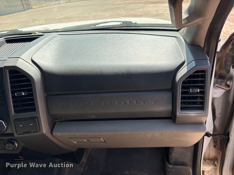 image for item EU4961 2017 Ford F550 crew cab winch truck