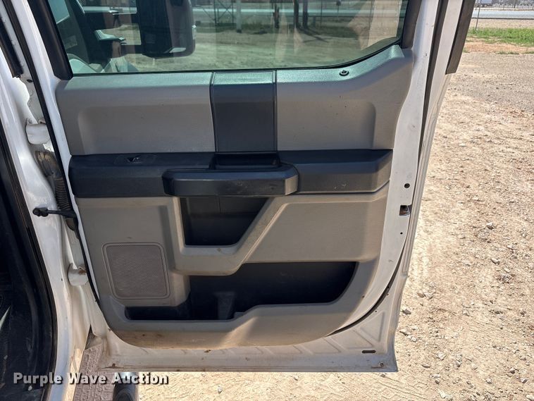 image for item EU4961 2017 Ford F550 crew cab winch truck