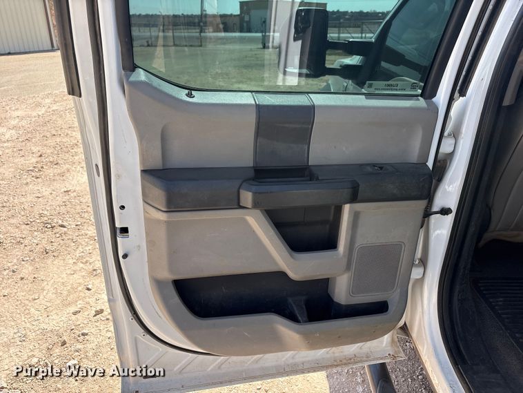 image for item EU4961 2017 Ford F550 crew cab winch truck