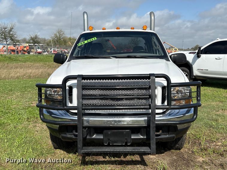 image for item EU7419 2004 Ford F350 Super Duty Crew Cab flatbed pickup truck