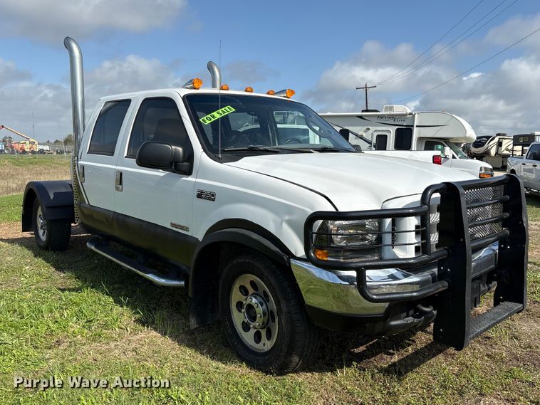 image for item EU7419 2004 Ford F350 Super Duty Crew Cab flatbed pickup truck
