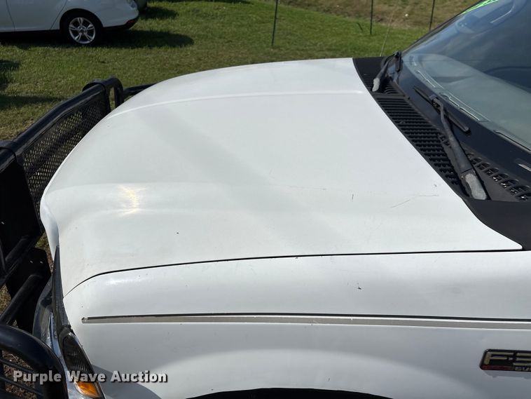 image for item EU7419 2004 Ford F350 Super Duty Crew Cab flatbed pickup truck