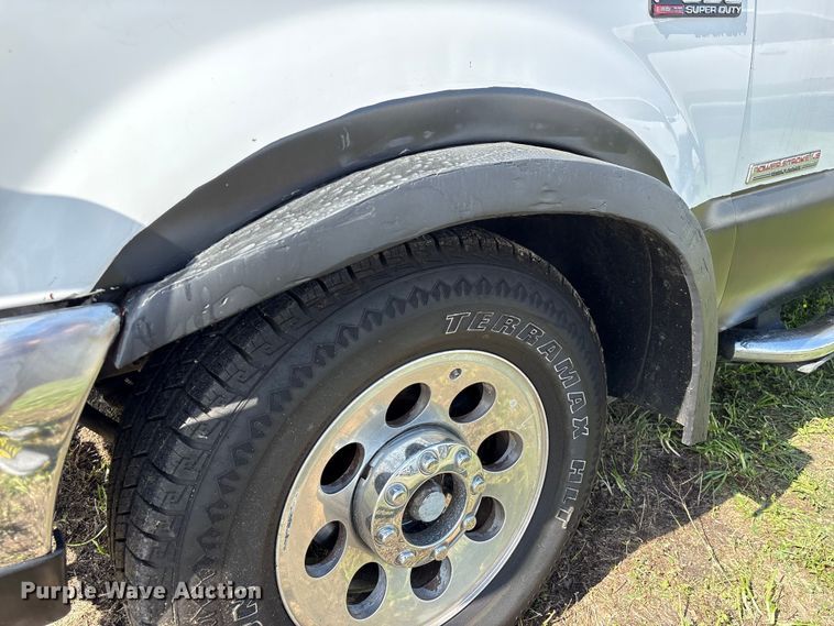 image for item EU7419 2004 Ford F350 Super Duty Crew Cab flatbed pickup truck