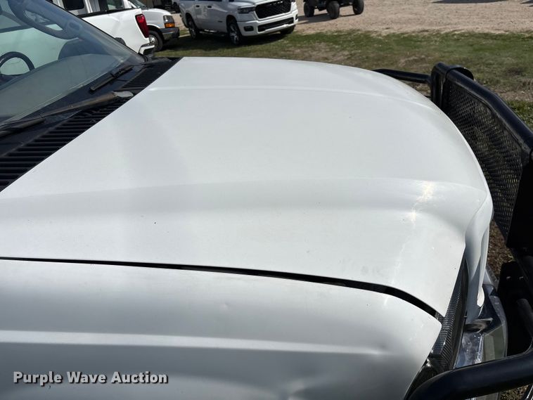 image for item EU7419 2004 Ford F350 Super Duty Crew Cab flatbed pickup truck