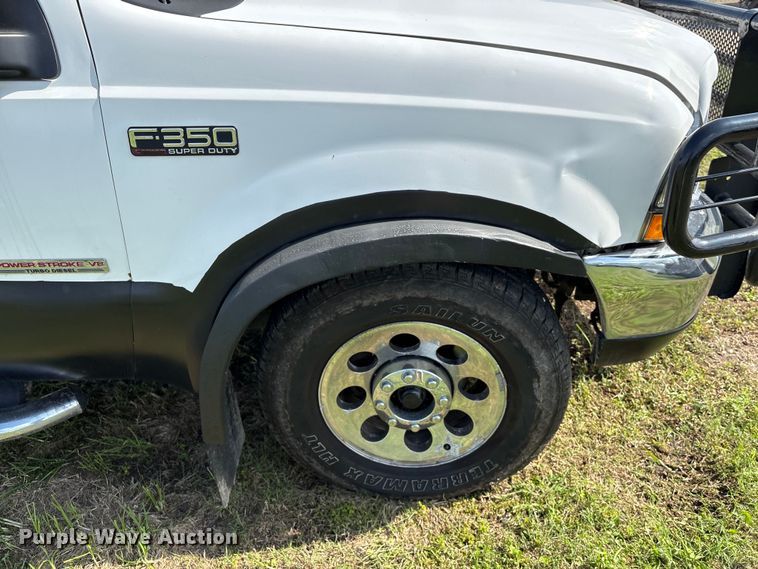 image for item EU7419 2004 Ford F350 Super Duty Crew Cab flatbed pickup truck