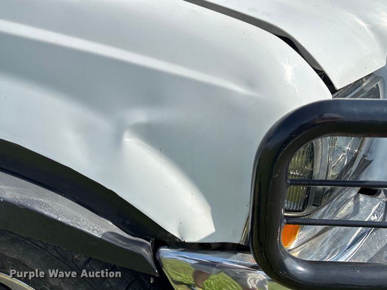 image for item EU7419 2004 Ford F350 Super Duty Crew Cab flatbed pickup truck