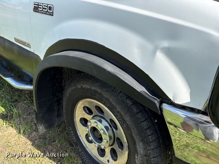 image for item EU7419 2004 Ford F350 Super Duty Crew Cab flatbed pickup truck