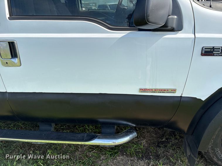 image for item EU7419 2004 Ford F350 Super Duty Crew Cab flatbed pickup truck