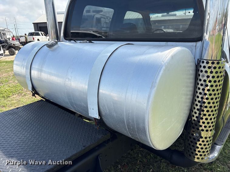 image for item EU7419 2004 Ford F350 Super Duty Crew Cab flatbed pickup truck