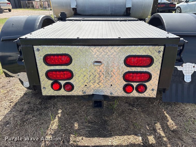 image for item EU7419 2004 Ford F350 Super Duty Crew Cab flatbed pickup truck