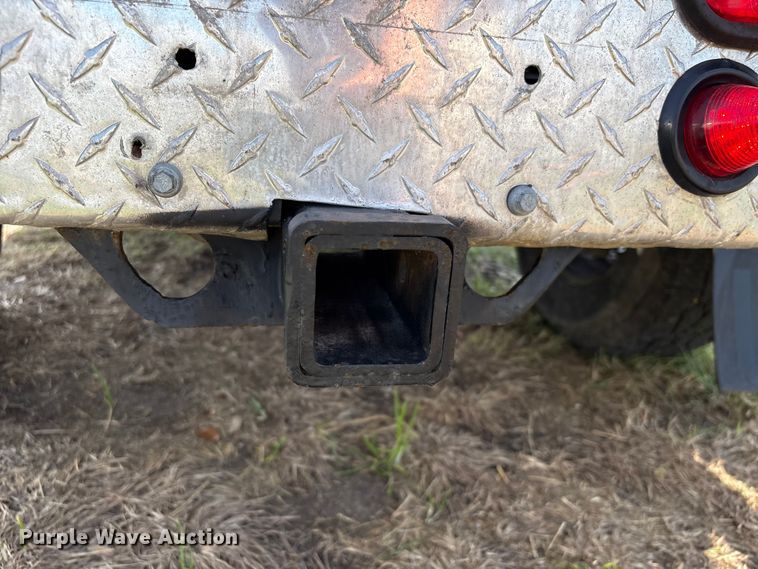 image for item EU7419 2004 Ford F350 Super Duty Crew Cab flatbed pickup truck