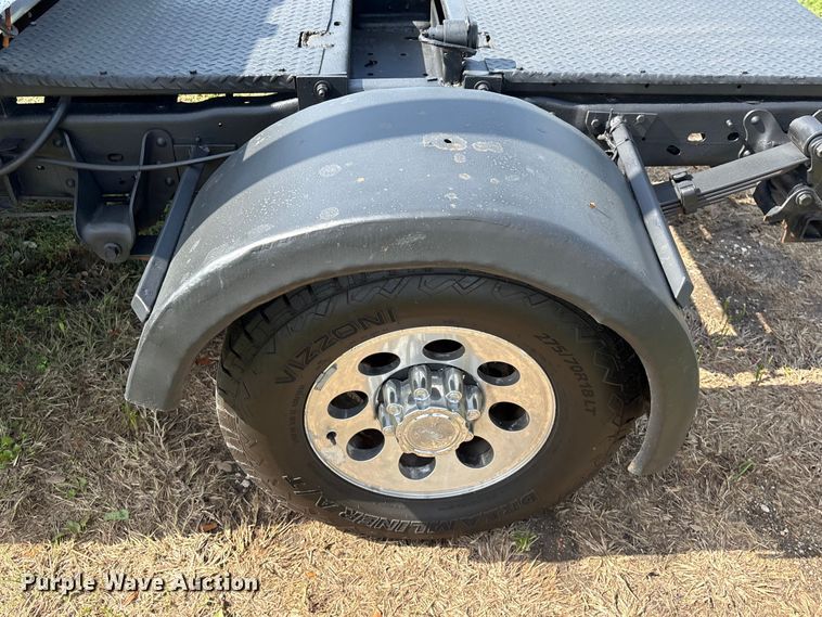 image for item EU7419 2004 Ford F350 Super Duty Crew Cab flatbed pickup truck