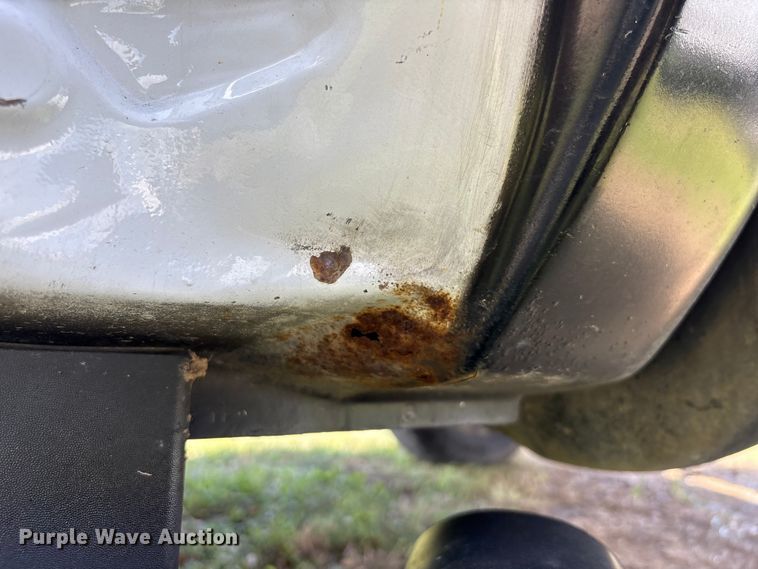 image for item EU7419 2004 Ford F350 Super Duty Crew Cab flatbed pickup truck