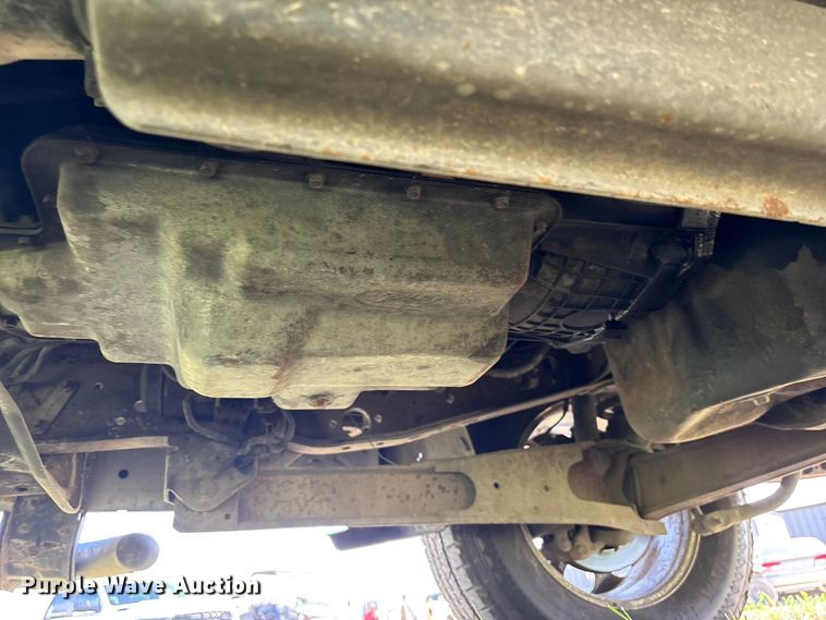 image for item EU7419 2004 Ford F350 Super Duty Crew Cab flatbed pickup truck