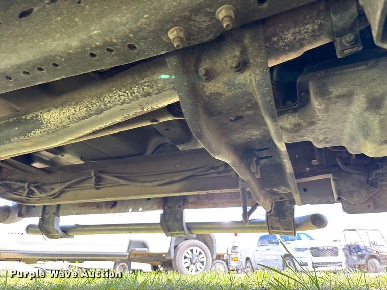 image for item EU7419 2004 Ford F350 Super Duty Crew Cab flatbed pickup truck