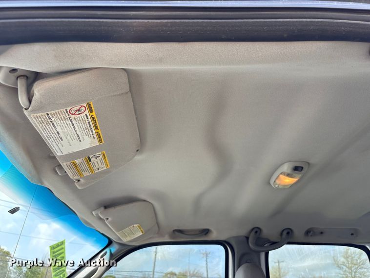 image for item EU7419 2004 Ford F350 Super Duty Crew Cab flatbed pickup truck