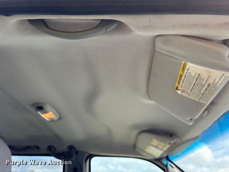 image for item EU7419 2004 Ford F350 Super Duty Crew Cab flatbed pickup truck