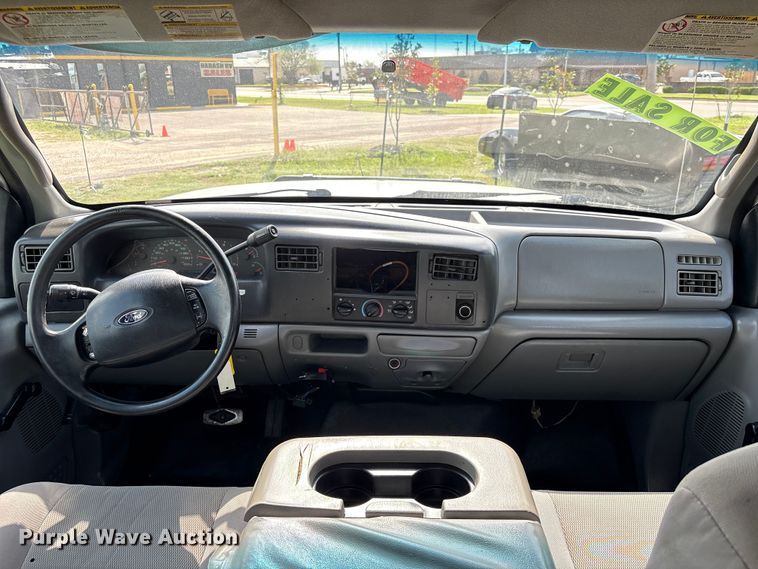 image for item EU7419 2004 Ford F350 Super Duty Crew Cab flatbed pickup truck