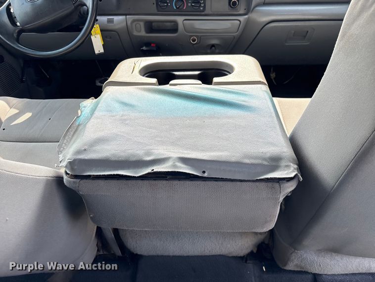 image for item EU7419 2004 Ford F350 Super Duty Crew Cab flatbed pickup truck