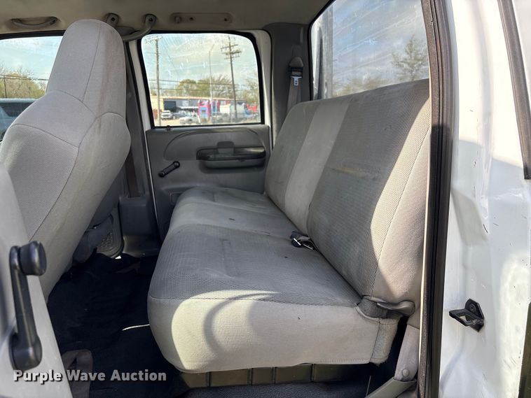 image for item EU7419 2004 Ford F350 Super Duty Crew Cab flatbed pickup truck