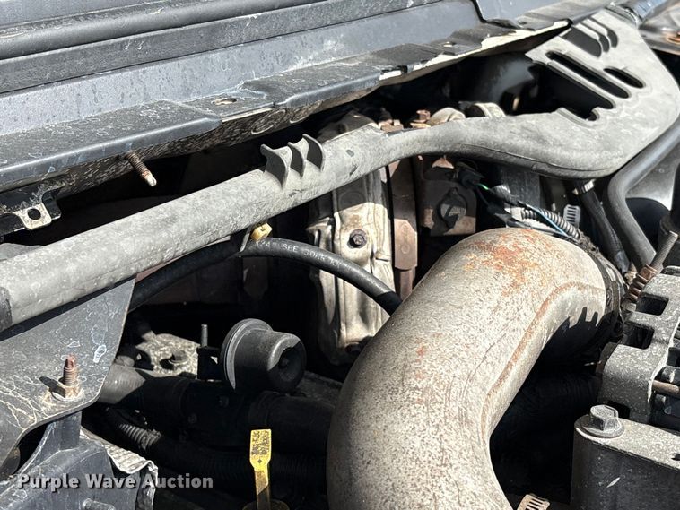 image for item EU7419 2004 Ford F350 Super Duty Crew Cab flatbed pickup truck