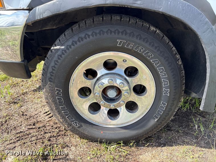 image for item EU7419 2004 Ford F350 Super Duty Crew Cab flatbed pickup truck