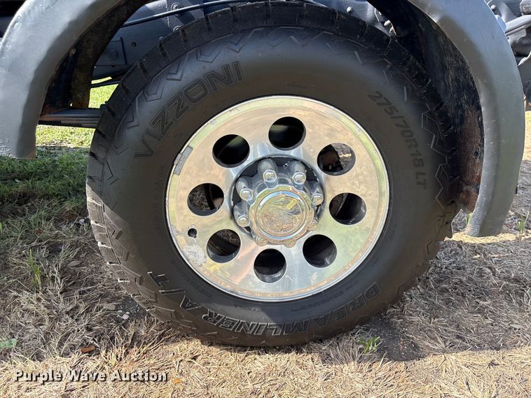 image for item EU7419 2004 Ford F350 Super Duty Crew Cab flatbed pickup truck