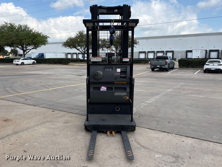 image for item EU7469 2018 Crown SP3520-30 order picker