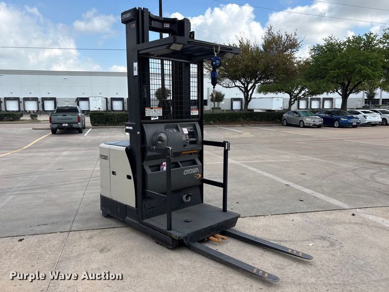 image for item EU7469 2018 Crown SP3520-30 order picker