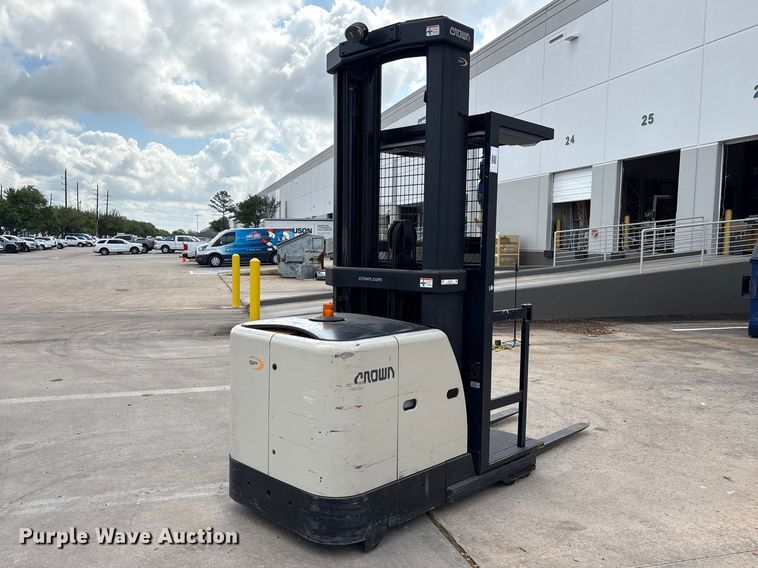 image for item EU7469 2018 Crown SP3520-30 order picker