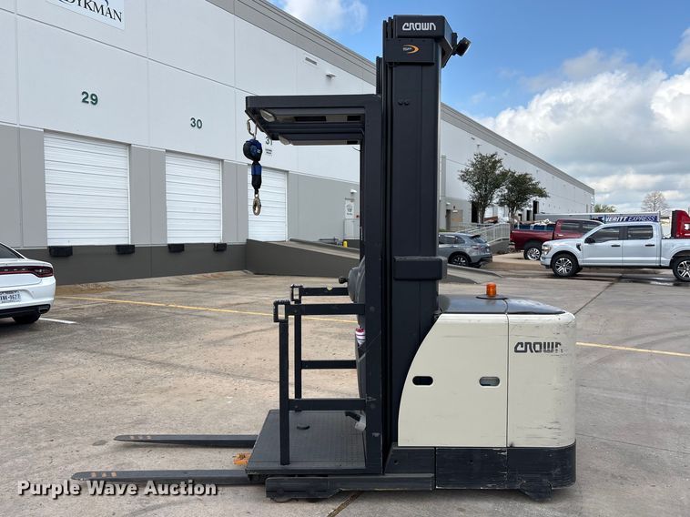 image for item EU7469 2018 Crown SP3520-30 order picker