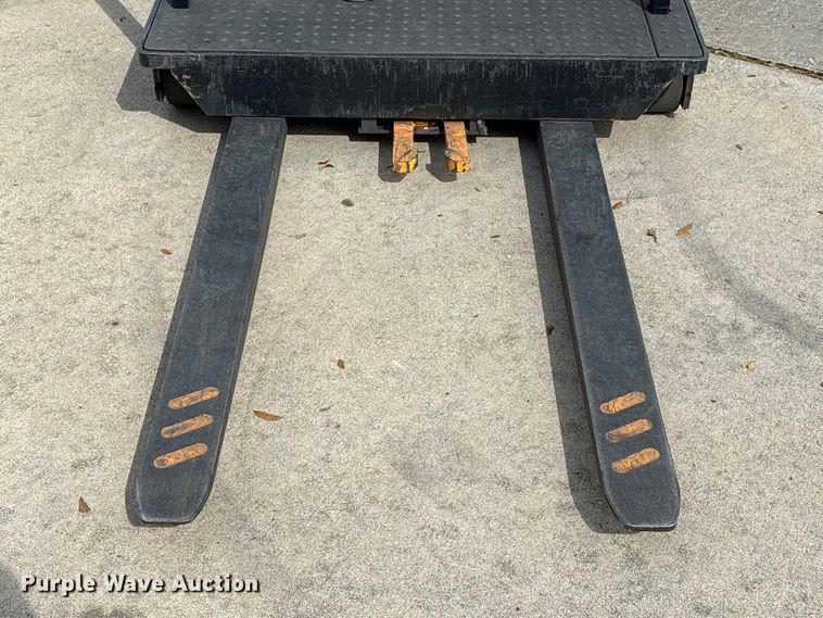 image for item EU7469 2018 Crown SP3520-30 order picker