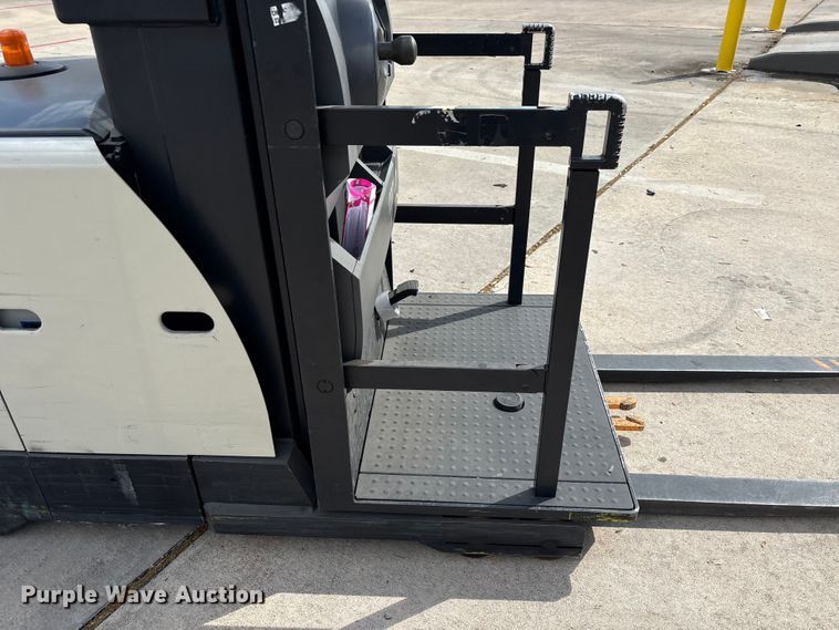 image for item EU7469 2018 Crown SP3520-30 order picker