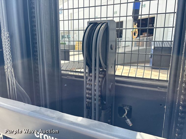 image for item EU7469 2018 Crown SP3520-30 order picker