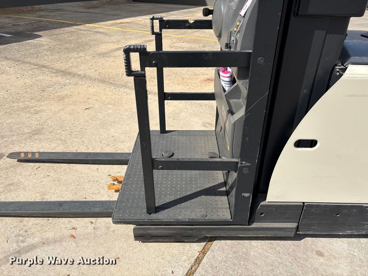 image for item EU7469 2018 Crown SP3520-30 order picker