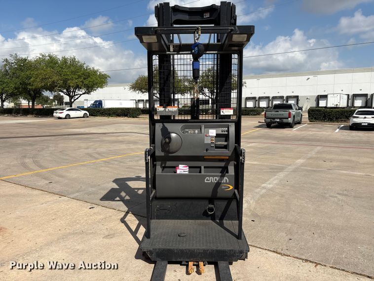 image for item EU7469 2018 Crown SP3520-30 order picker