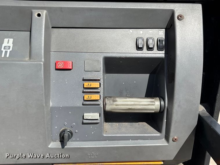 image for item EU7469 2018 Crown SP3520-30 order picker